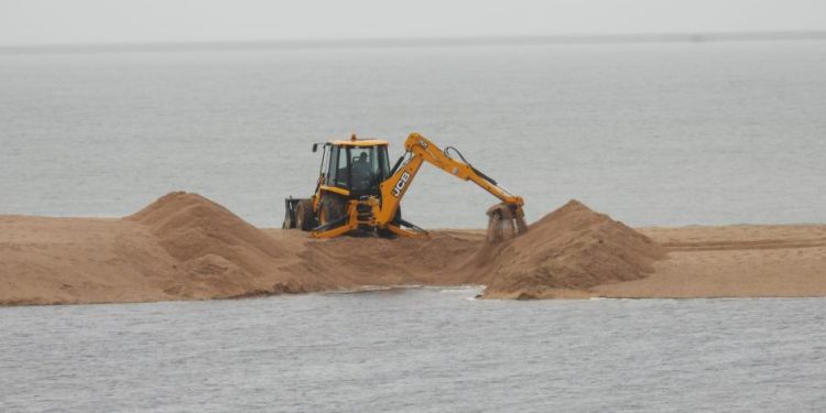 Se inició la apertura de la Barra de la Laguna Garzón