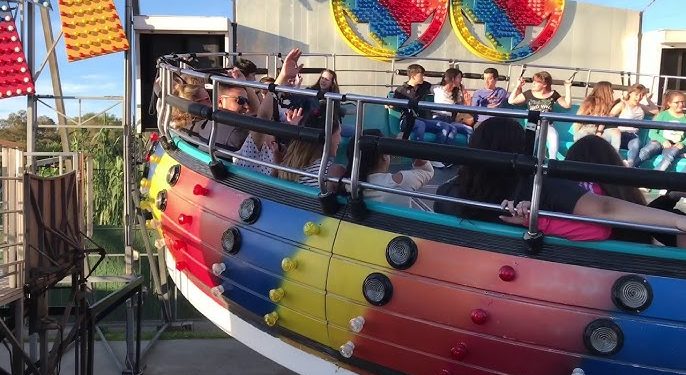 Policía subió al mambo del Parque Rodó y su arma se disparó hiriendo a dos personas