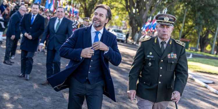 Lacalle Pou en abril: 49% de aprobación y 32% de desaprobación