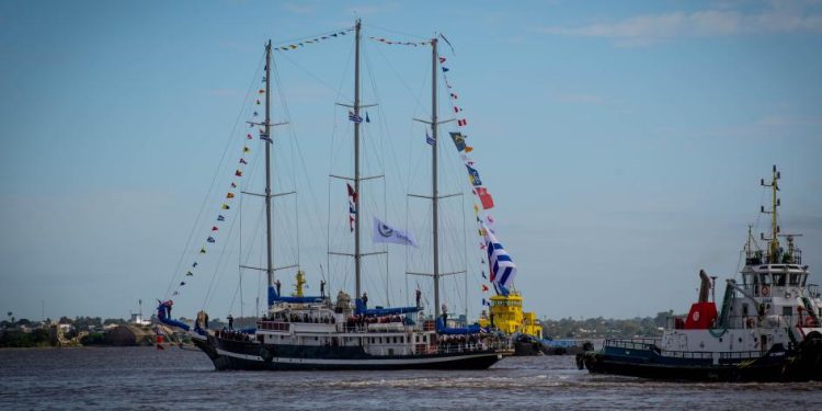 Con 77 tripulantes a bordo, partió el Velero Escuela “Capitán Miranda”