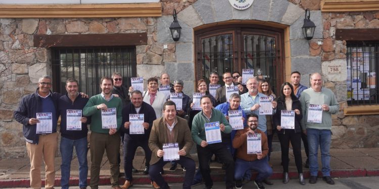 Echeverría presentó en la Corte Electoral las 21 listas que lo respaldan y avanza con más de 88 encuentros en el tramo final de la campaña