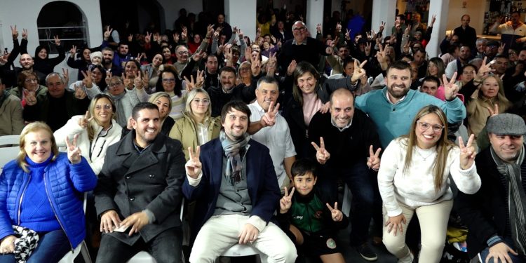 Carballal destacó a Abella como el hombre de la primera línea de fuego que está hace 25 años junto a Antía y Braga lo proclamó a la reelección