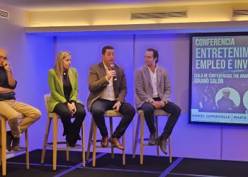 Echeverría reunió a las cabezas de la industria del entretenimiento para bajar a tierra su idea de hacer un destino de 365 días