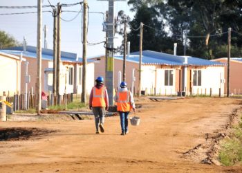 Unas 200 personas se beneficiarán con viviendas construidas en madera en Chuy