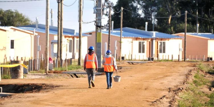 Unas 200 personas se beneficiarán con viviendas construidas en madera en Chuy