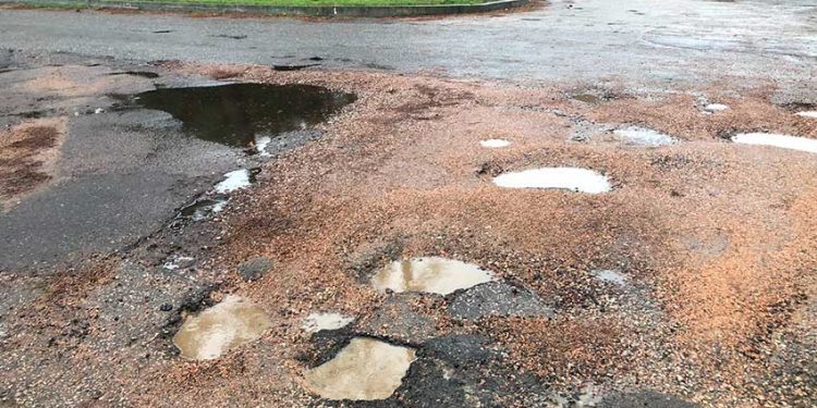 Intensas lluvias complejizan reparaciones y se exhorta circular con precaución