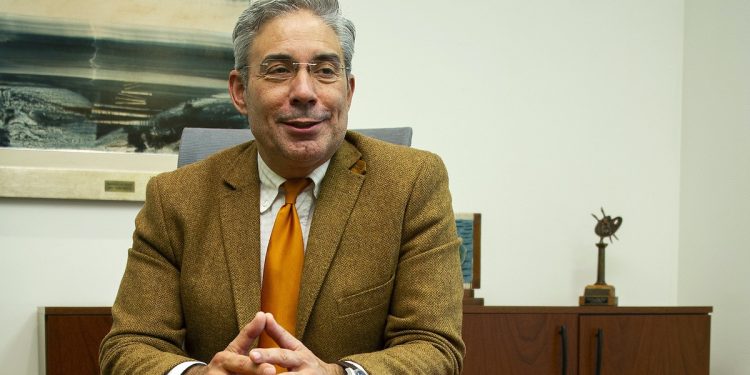 Robert Silva propuso Educación universal y obligatoria desde los tres años