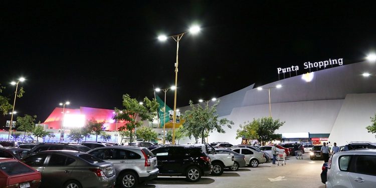 Condenaron a adolescente  que robó una moto del estacionamiento de Punta Shopping