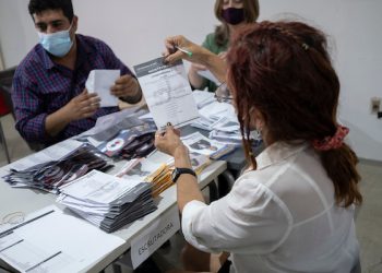 La taba está en el aire: cerraron las urnas y votó el 36.3%, la más baja participación en internas, Maldonado 41.4%