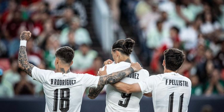 Uruguay vapuleó a México en la previa de la Copa América