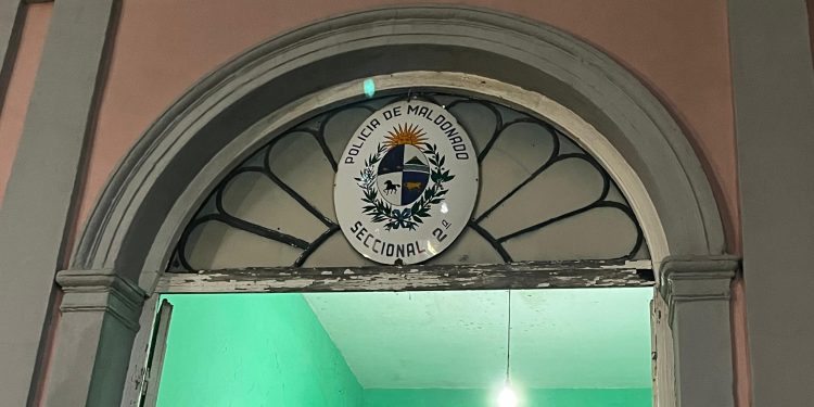 Hombre que se encontraba con su pareja fue apuñalado en la calle sorpresivamente