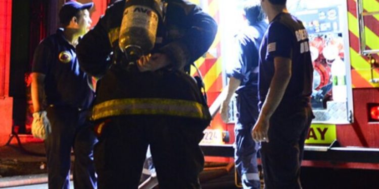 Incendio en una vivienda de Barrio Kennedy: quemaban basura y se les salió de control