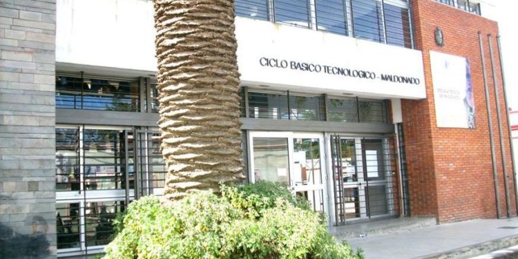 Padres exigen mayor seguridad en UTU Maldonado: piden un guardia y portón eléctrico