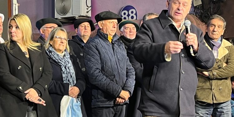 Acompañado por cientos de militantes, Álvaro Delgado cerró su gira por el interior del país en Maldonado