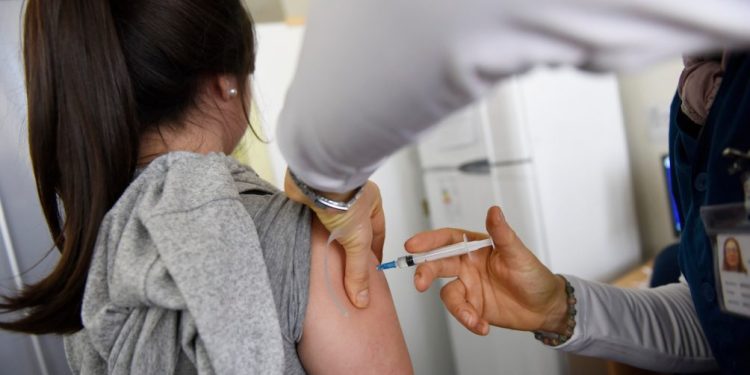 Más de 430 mil personas se vacunaron contra la gripe