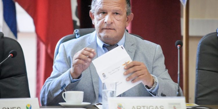 Intendente de Artigas condenado por irregularidades en el pago de horas extras