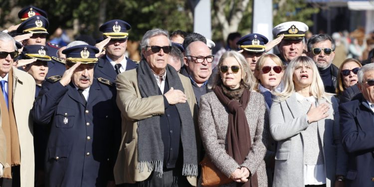 Antía participó del último acto patrio de la Jura de la Constitución como intendente