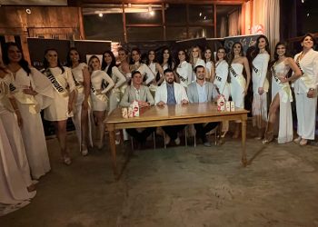 Se realizó la imposición de banda a las 19 modelos que competirán para ser la nueva Miss Universo Uruguay