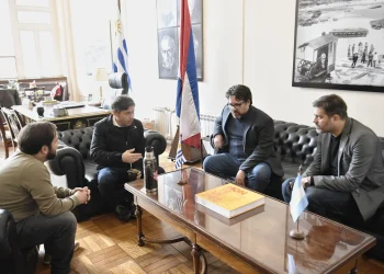 Kicillof visitó Uruguay y tuvo un encuentro con el intendente de Montevideo y con Mujica