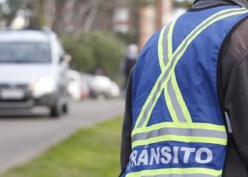 Violento incidente: pareja con antecedentes penales agredió a un inspector de tránsito en Maldonado