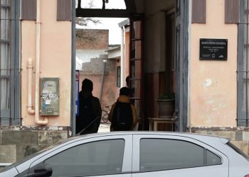 Escolar que amenazó con un cuchillo seguirá en la misma escuela pero será cambiado de turno