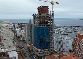 Carballal visitó obra del WTC y destacó inversión y trabajo