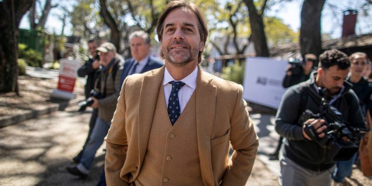 El 45% de la población aprueba la gestión del presidente Luis Lacalle Pou