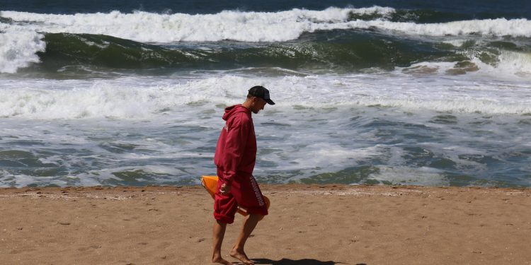 Temporada de Verano: más de 300 guardavidas se desplegarán por toda la costa de Maldonado