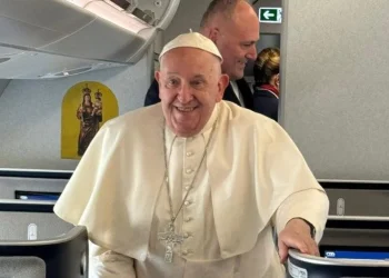 El Papa inició el viaje más largo de su pontificado rumbo a Asia y Oceanía