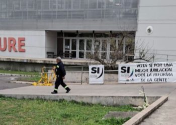 Autoridades piden al director del CURE que retire la carteleria alusiva al plebiscito de la seguridad social