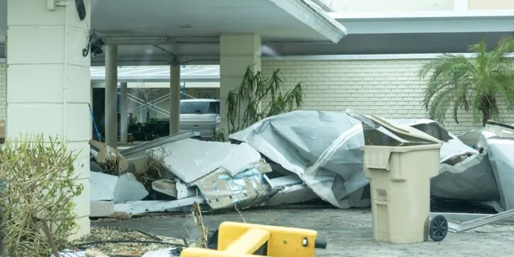 Biden recorrió las zonas devastadas por el huracán Milton y garantizó apoyo para la reconstrucción