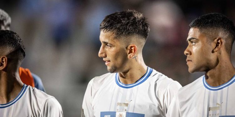 Bielsa ratificó a Cristian Olivera como titular ante Perú