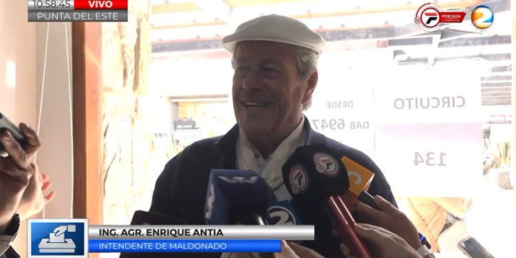Antía pidió que la gente se involucre y vote libremente, destacando los 40 años de democracia