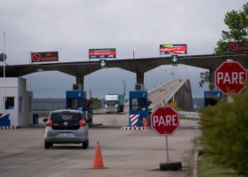 Investigan hallazgo de una diminuta cámara en baños del puente San Martín