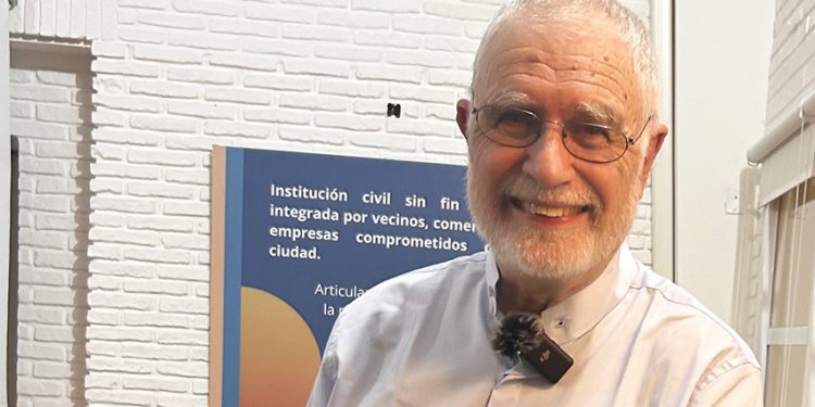Benjamín Liberoff presentó su libro “El turismo y la izquierda” en Punta del Este