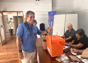Laventure votó y pidió recordar que el país avanzó a pesar de las dificultades