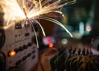 Accidente laboral en Punta Colorada: falleció un trabajador tras recibir una descarga eléctrica