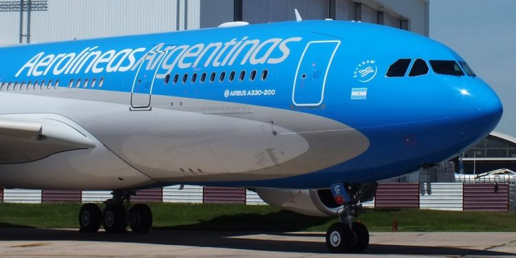 Conflicto entre Aerolíneas Argentinas y gremios “podría afectar la conectividad en la temporada estival”