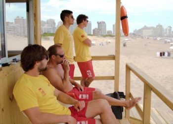 Brigada de Guardavidas ya opera en las playas del departamento de Maldonado