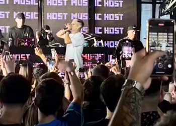 L-Gante llegó a Punta del Este junto a Wanda Nara y se presentó ante cientos de fanáticos