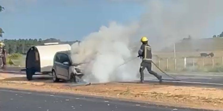 Automóvil tomó fuego en Ruta 9: no hubo lesionados