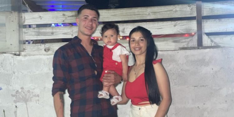 Familiares y compañeros de trabajo solicitan colaboración para Xavier Barrera y su pequeña hija