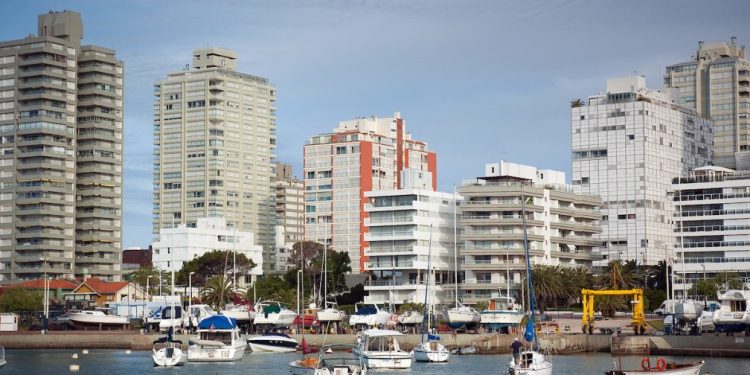 Las reservas de argentinos crecieron 18% y la demanda de brasileños un 50%, de cara a la temporada