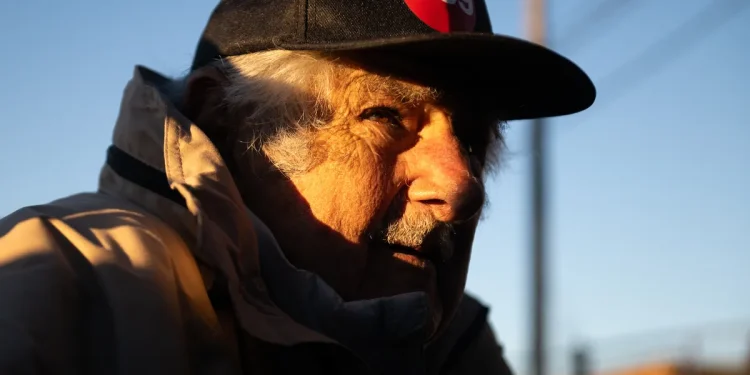 Votó Mujica: “Mi futuro más próximo es el cementerio, lo que me preocupa son los jóvenes”
