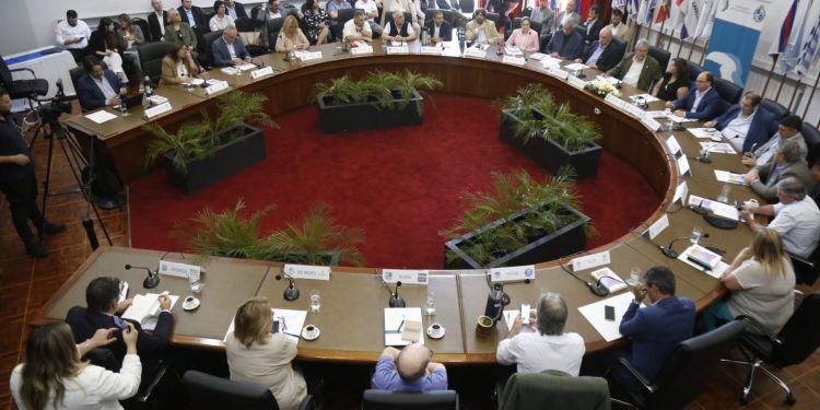 Antía dejó la presidencia del Congreso y destacó resoluciones por unanimidad