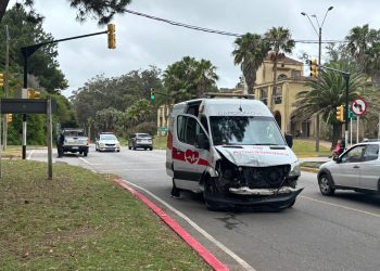 Ambulancia colisionó con un automóvil en Maldonado