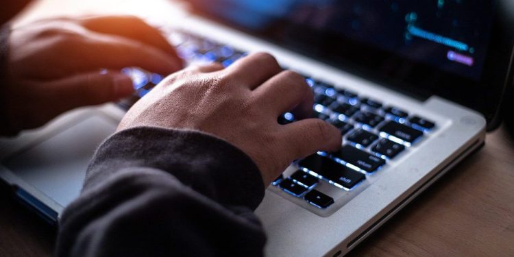 Detuvieron en Canelones a dos hombres que estafaron a mujer en Maldonado