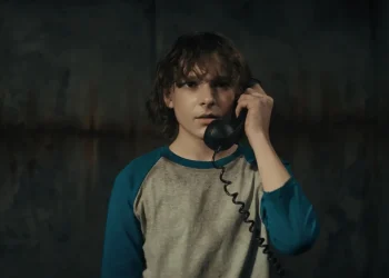 De qué trata «El teléfono negro», la impactante película de terror que llegó a Netflix