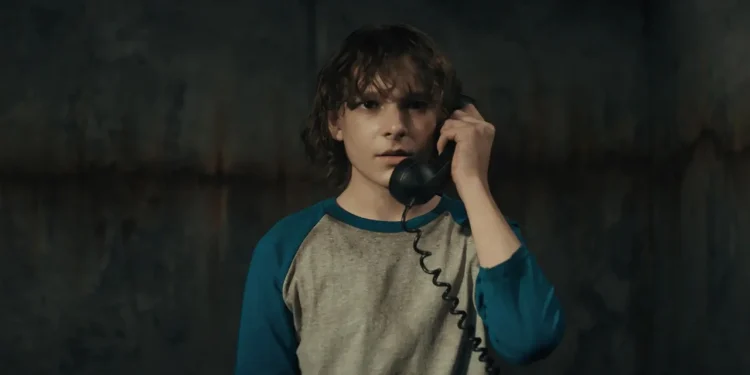 De qué trata «El teléfono negro», la impactante película de terror que llegó a Netflix