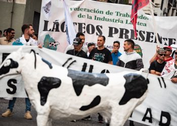 Sindicatos de la industria láctea aprobaron paros a nivel nacional y difusión masiva en zonas turísticas